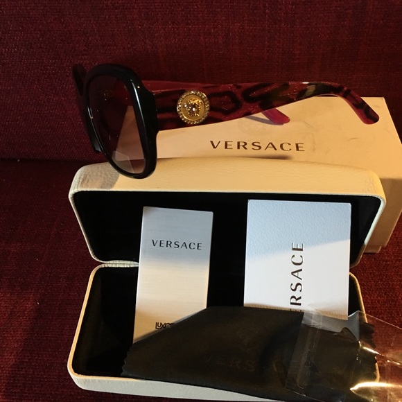 😎 Versace 💯 authentic Women sunglases - Picture 3 of 8